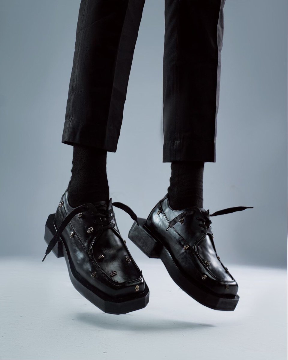 Amibeebrave's tweet photo. Dropped one of the best footwear collection ever last month https://t.co/qU5ZDTNJRI
