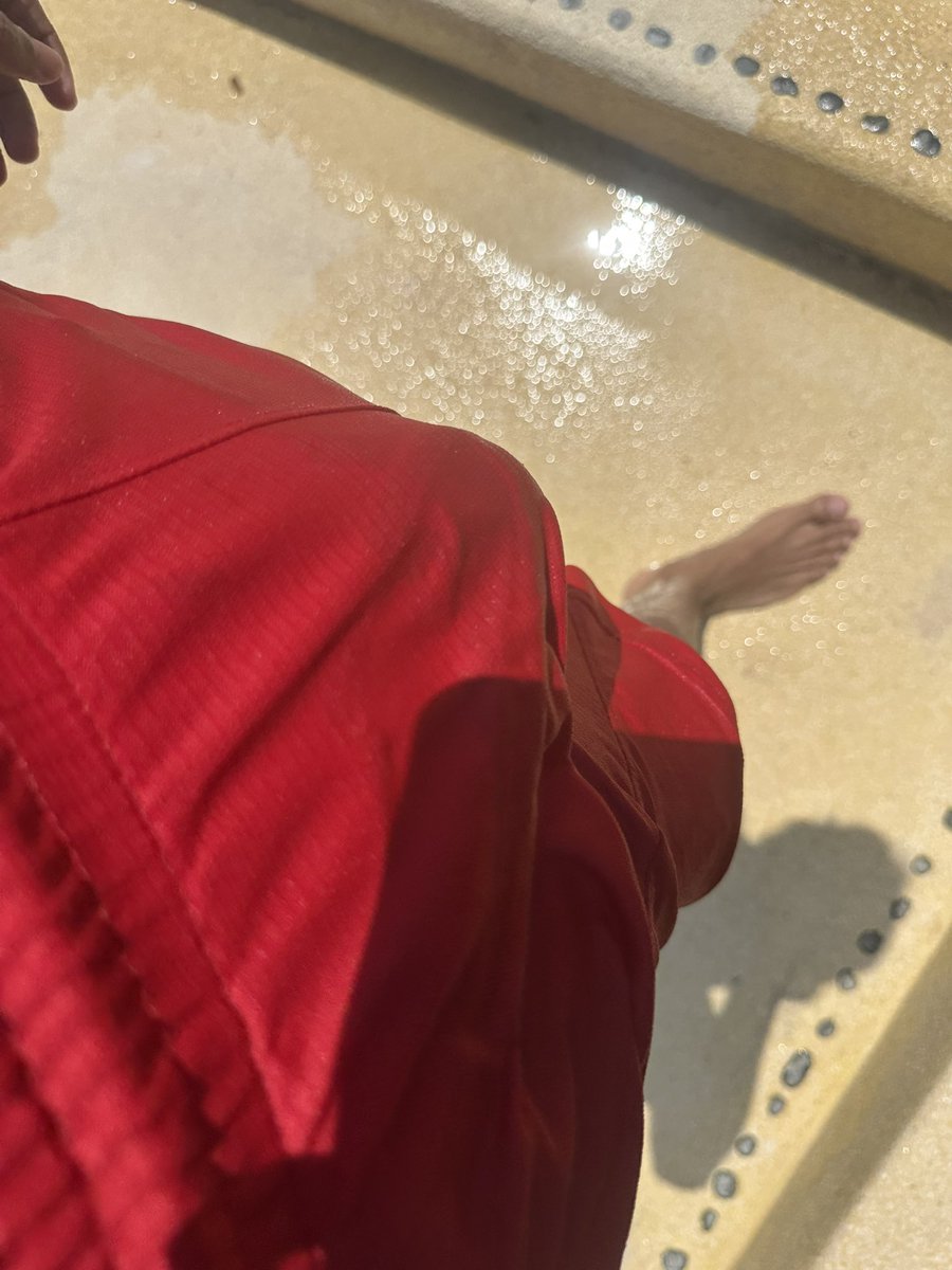 IMVYKON's tweet photo. No sabía que los geis aguantaban tanto la respiración hasta que me la saqué dentro de la piscina. 🥵 

#rt #boys #gayboy #retweet #playa #tap https://t.co/KU3oBWM6GY