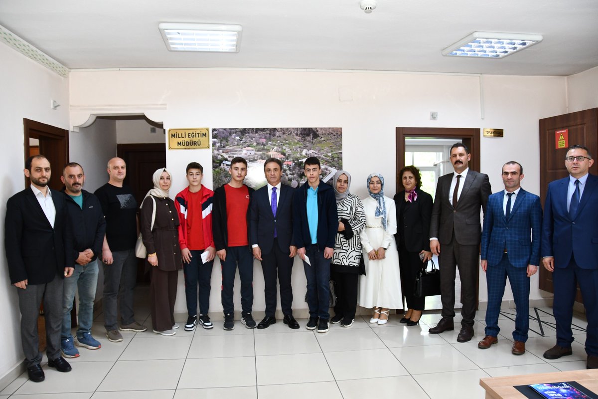 GTTFL's tweet photo. Gümüşhane Türk Telekom Fen Lisesi’nde 11. Matematik ve Fen Olimpiyatları ödül töreni yapıldı!
🎖️ İl genelinden 8. sınıf öğrencilerinin katıldığı sınavda dereceye girenlere ödüllerini İl Milli Eğitim Müdürü Sn. Şener Doğan verdi.
👏 Tüm öğrencilerimizi tebrik ediyoruz!
#zirve https://t.co/zQ7ouvChvX