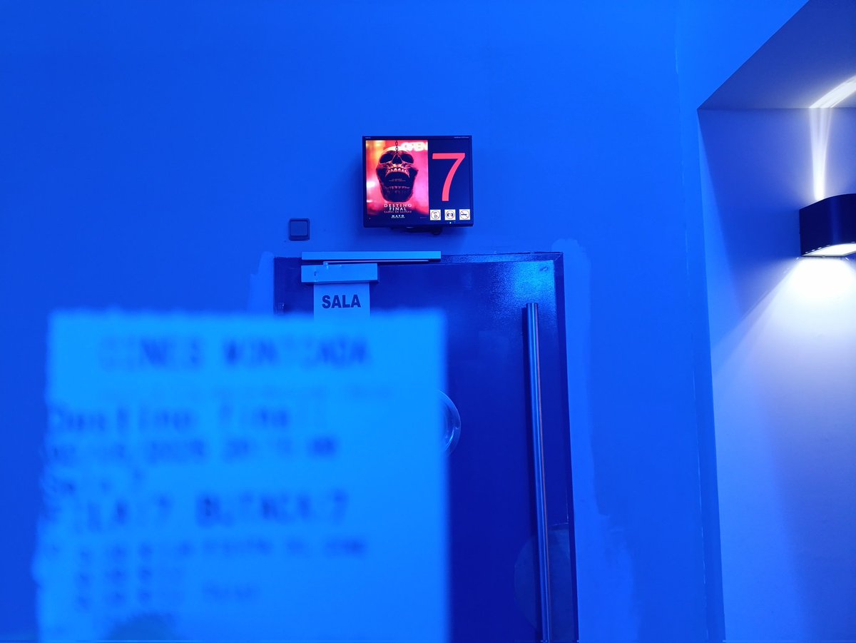 Estoy en el cine, Sala 7, Fila 7, Butaca 7 para ver Destino Final. A ver si tengo suerte y burló a la muerte!