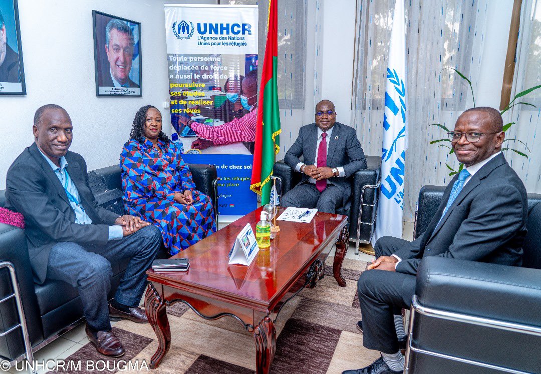 MauriceAz's tweet image. 🤝Honoured to welcome Dr. Chantal Umutoni @DrCUmutoni, new @UNICEF_Burkina Representative, and her Deputy to UNHCR Country Office! We reaffirmed our joint commitment to protection, education 📚 & emergency response 🚨—working hand in hand to uplift displaced persons & communities…