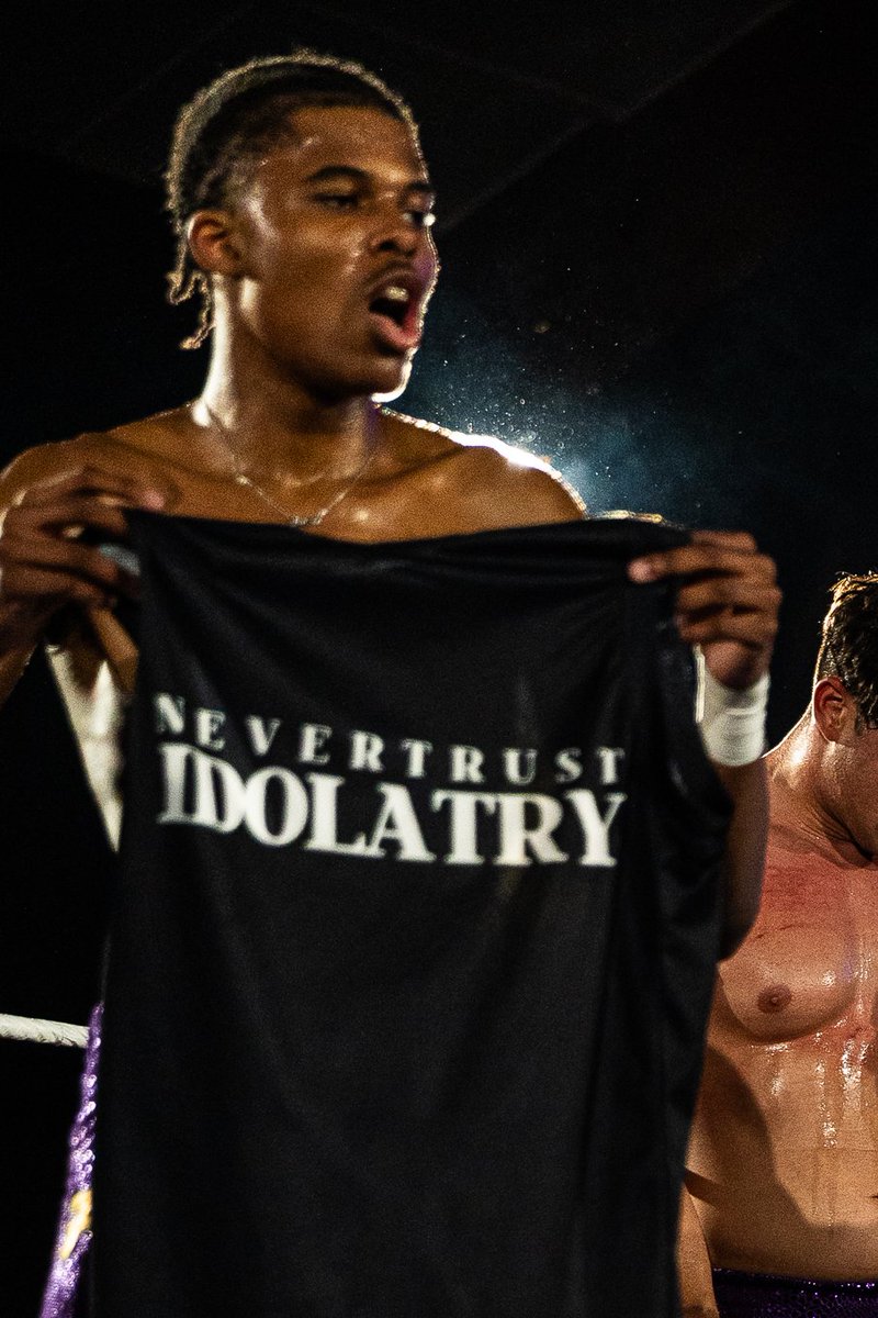 Il nous a été réclamé - il est désormais disponible. Procurez-vous le jersey NEVERTRUST IDOLATRY notamment aperçu à <a href="/khao_wrestling/">KHAO</a> sur idolatryworld.com dès maintenant !

📷 <a href="/oceshots/">Océane, like Ocean with a E 💙📸</a>