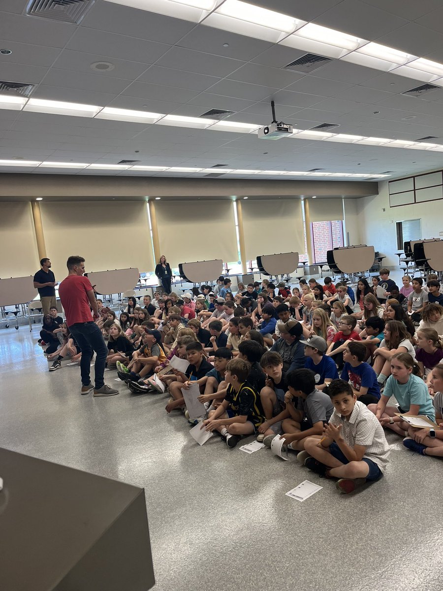 LingleAveElem's tweet photo. 4th and 5th Grade Scavenger Hunt with Matt Landis!
@AuthorLandis https://t.co/8zkmi9knOD