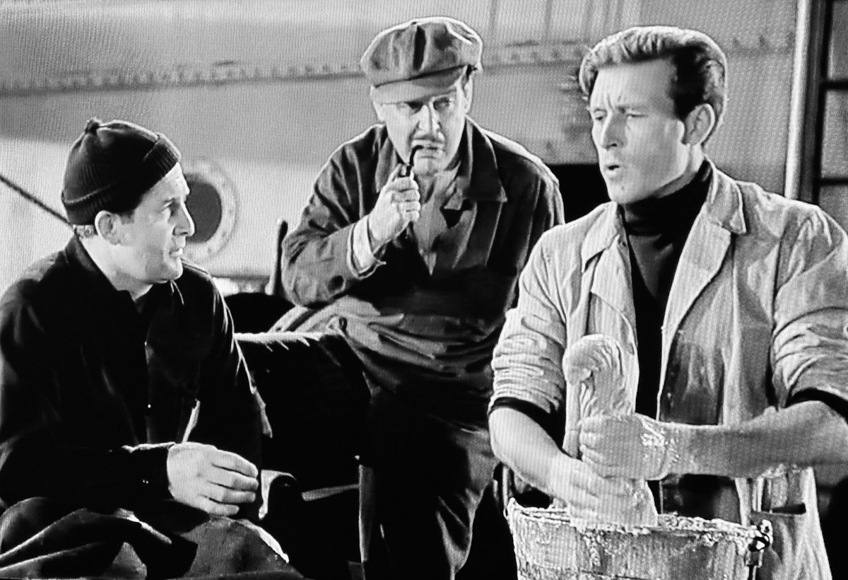 Lawrence Tierney, doing the laundry….🤔
#TheGhostShip #TCMParty