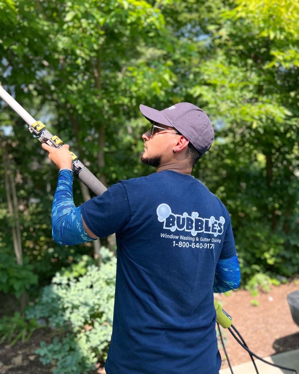 BubblesWWGC's tweet image. Summer dirt doesn't stand a chance! 💦 

Making your home look power-fully good this season. 
• 
• 
☎️ (800) 640-9170 / 🌐 bubbleswindowcleaning.com • 
• 
#satisfying #oddlysatisfying #homesweethome #windowcleaning #windowwashing #guttercleaning #powerwashing #pressurecleaning