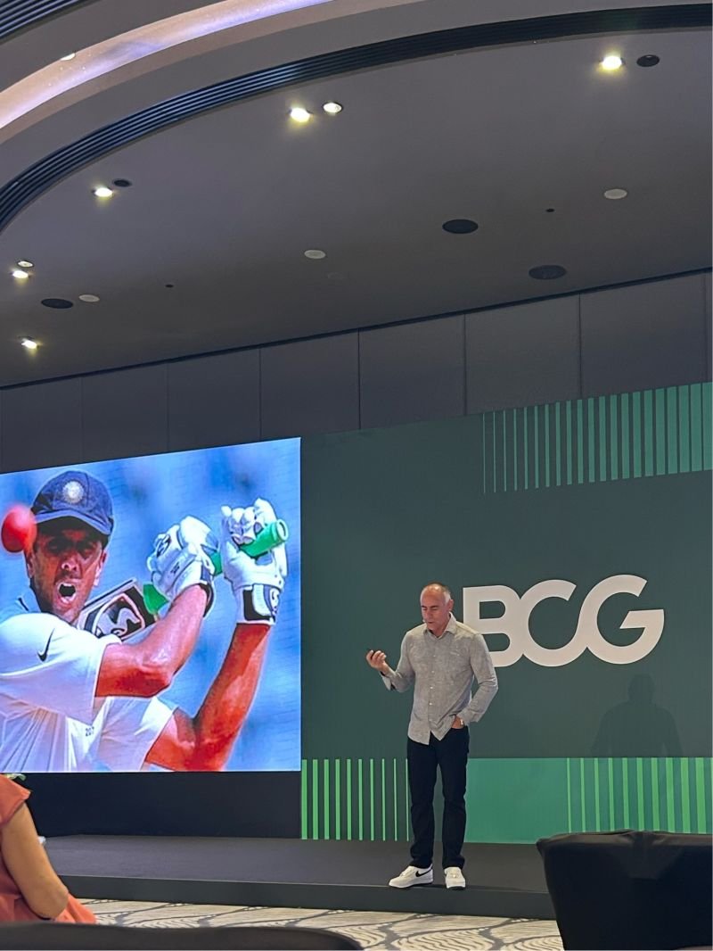 tensorflawed's tweet image. mad time to tell you guys i attended paddy upton’s talk in feb 
gukesh’s mental coach and head coach for indian cricket team (told crazy 2011 world cup prep stories)