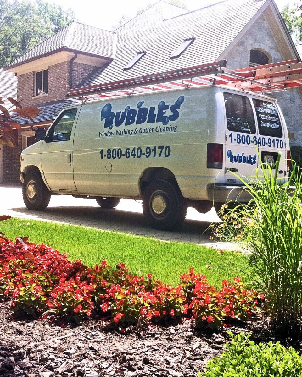 BubblesWWGC's tweet image. Summer dirt doesn't stand a chance! 💦 

Making your home look power-fully good this season. 
• 
• 
☎️ (800) 640-9170 / 🌐 bubbleswindowcleaning.com • 
• 
#satisfying #oddlysatisfying #homesweethome #windowcleaning #windowwashing #guttercleaning #powerwashing #pressurecleaning