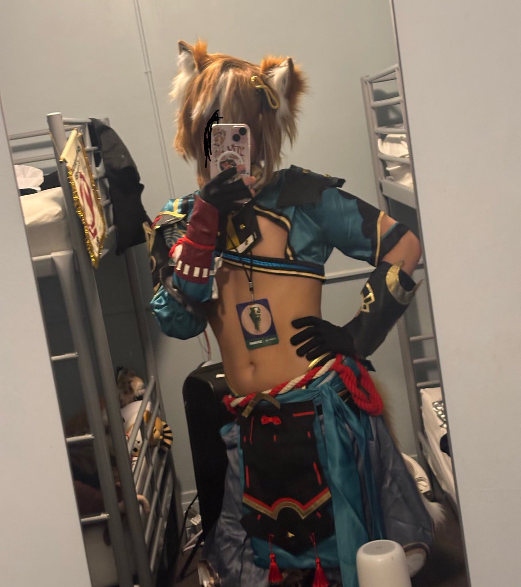 A twink and his (not so) messy room