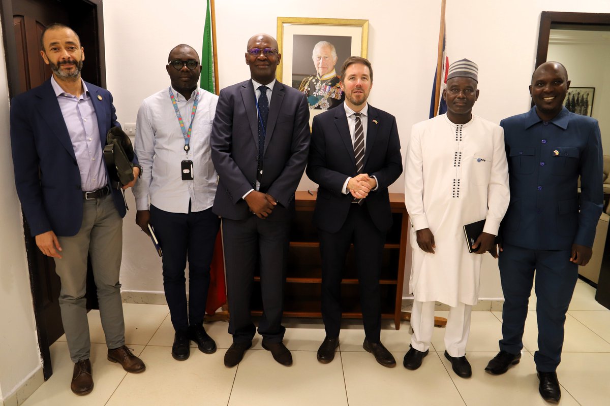 FAOMali's tweet photo. Visite de prise de contact avec l'Ambassadeur désigné du #Royaume_Uni au #Mali. Après la présentation des activités de @FAOMali, les 2⃣ parties ont convenu d'approfondir les échanges en vue d'appuyer les autorités du pays dans les secteurs de l'#Urgence &amp; du développement rural. https://t.co/KcQXCi92FV
