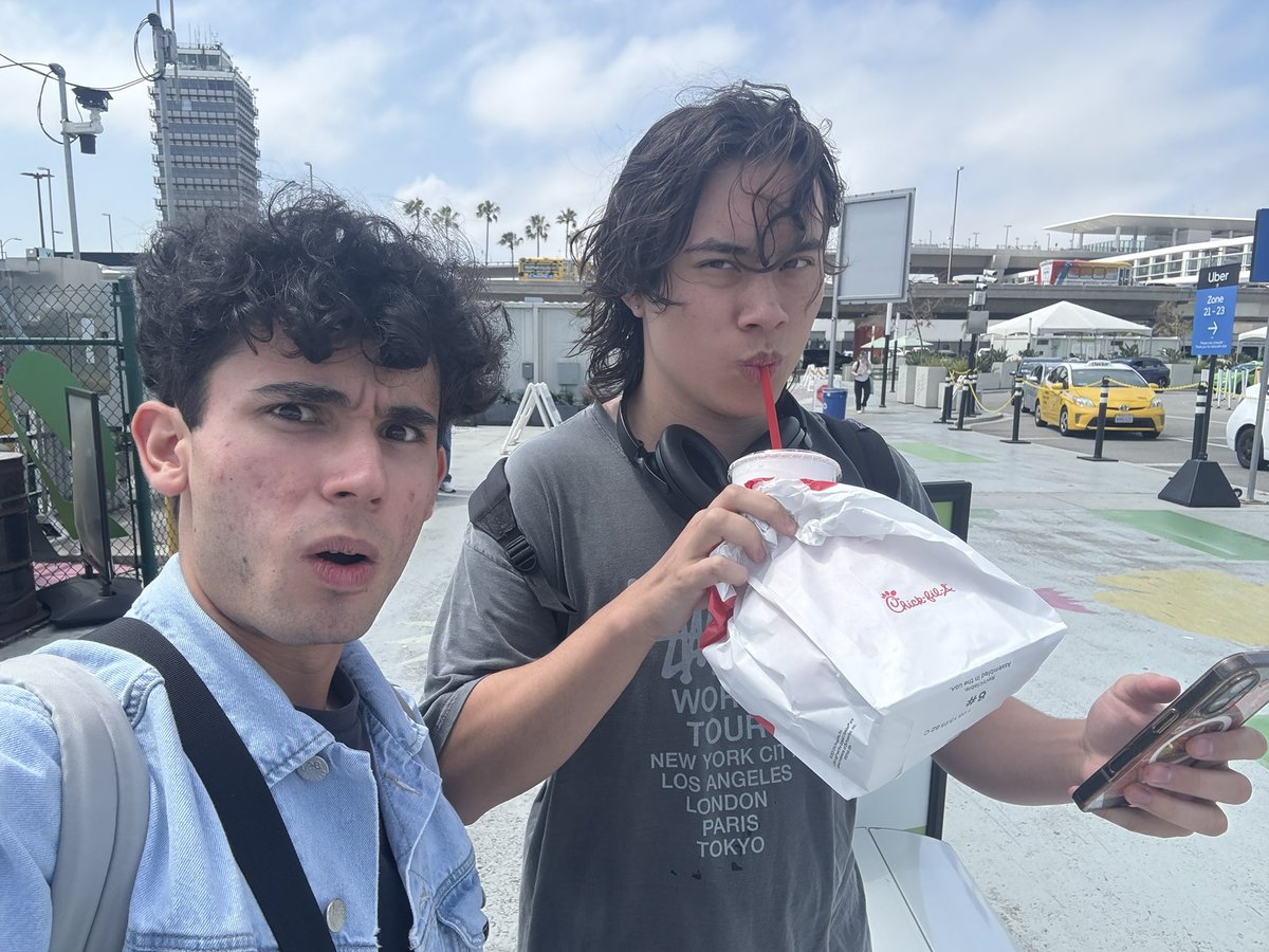 Yellowroll tweet media