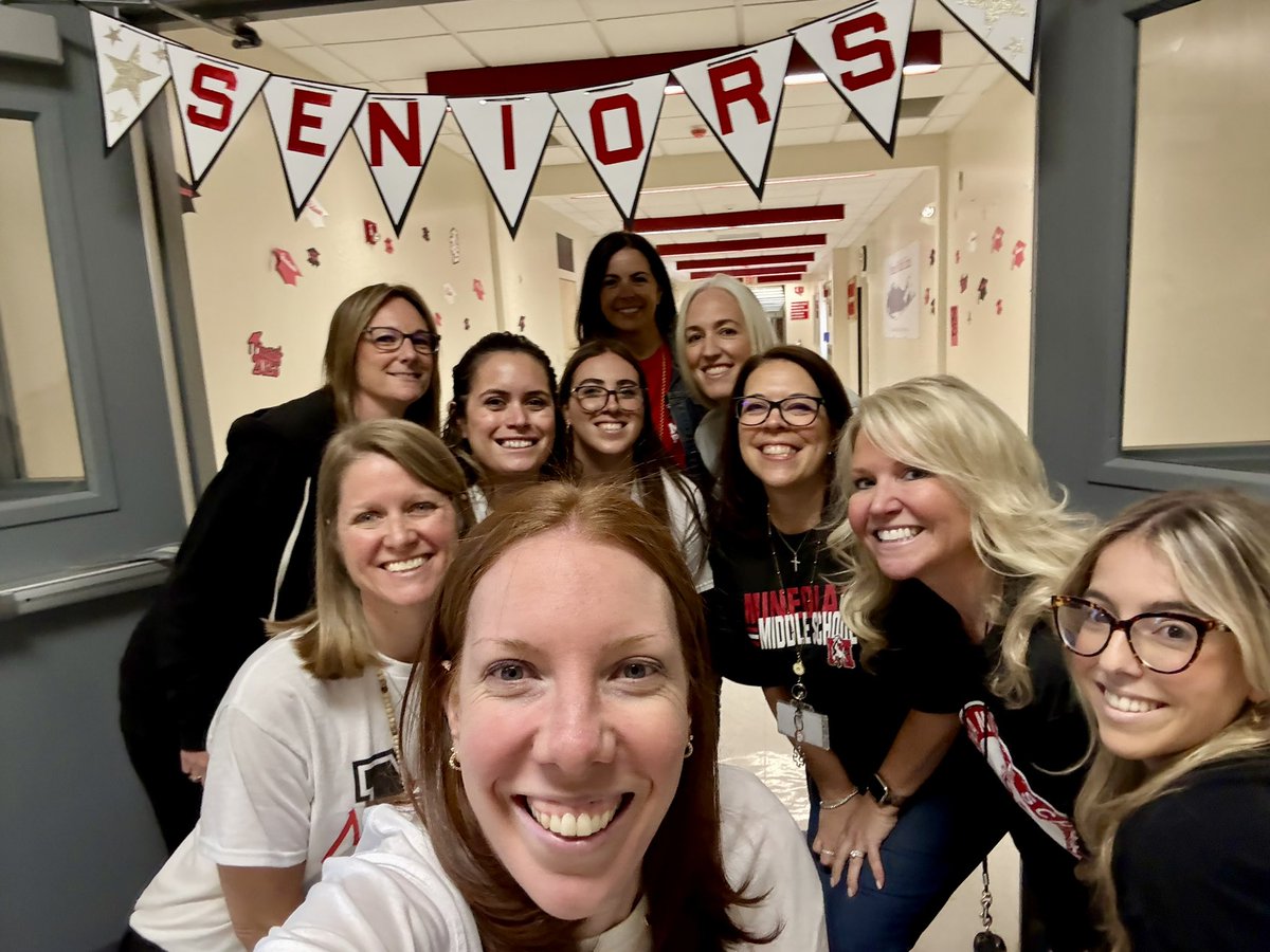 Allabouttheyet's tweet image. Welcome Back to @MineolaMS, Class of 2025! Shoutout to 5th Grade for bringing the spirit. 🎓❤️ #MineolaProud
