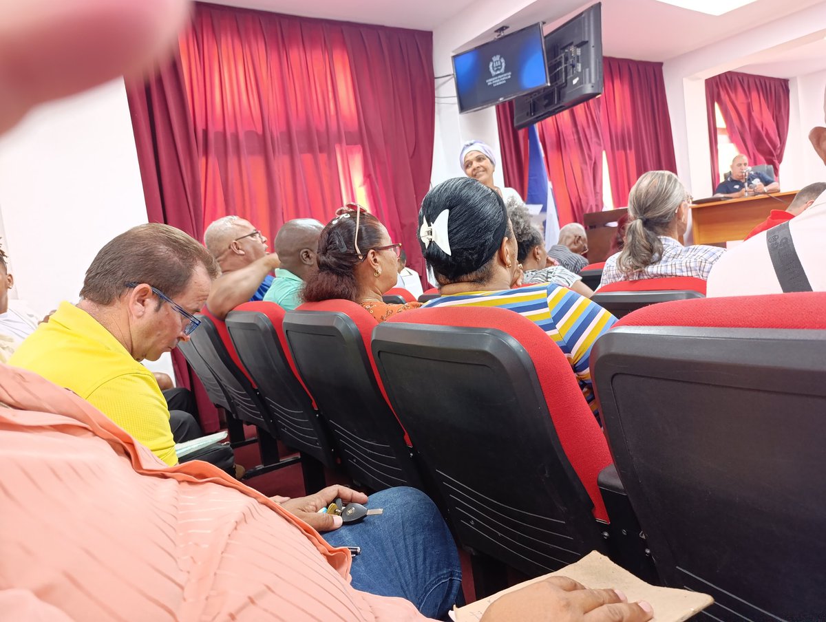 DirecCSO's tweet photo. Reunión de Recreación dónde se evalúa las prioridades de actividades con vistas al verano. #LaHabanaViveEnMí https://t.co/DGdnS0BriM