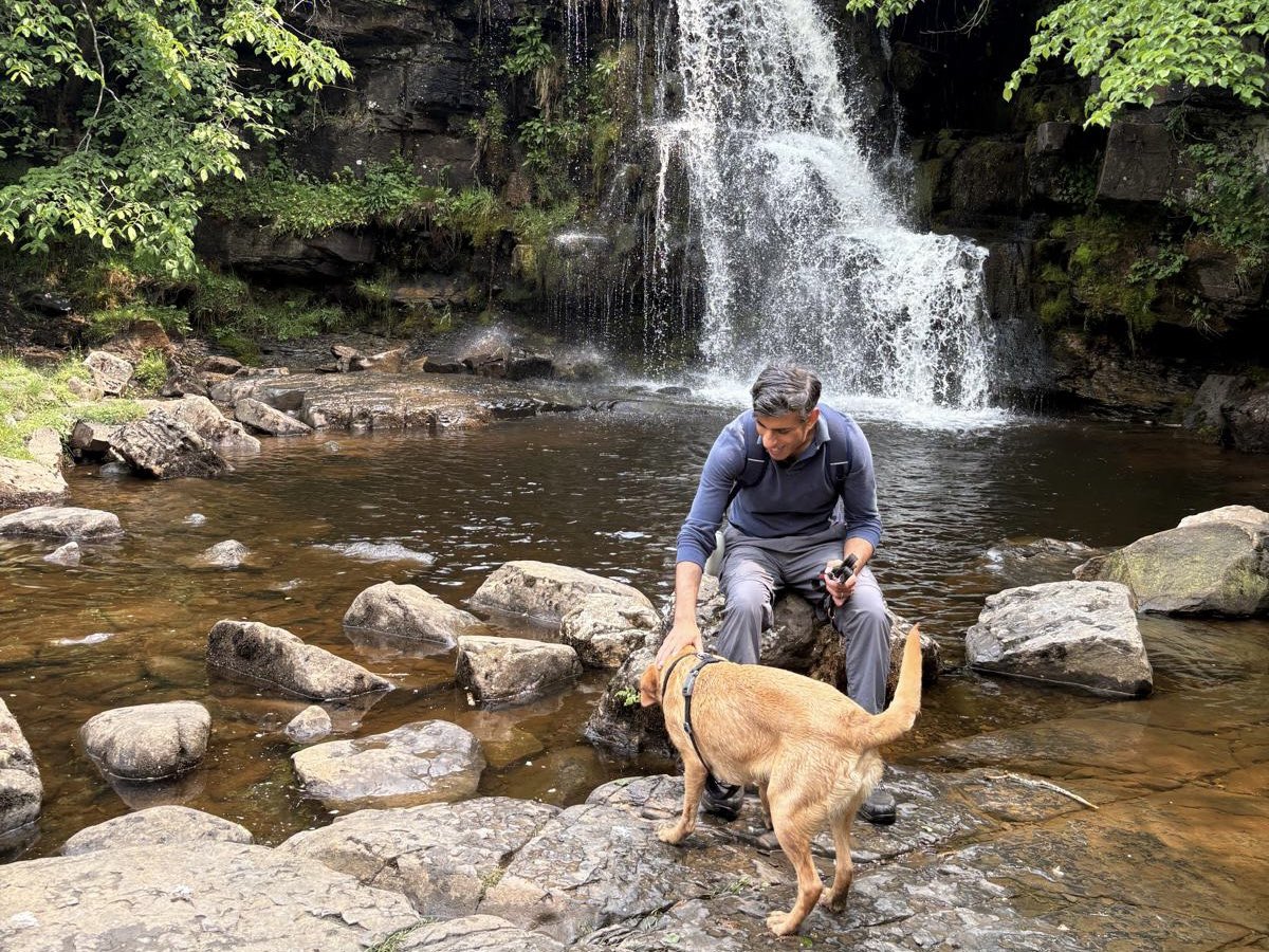 RishiSunak's tweet image. Lovely weekend with Nova exploring one of our favourite walks, the Muker-Keld circular in beautiful Swaledale - complete with a stop at Kisdon Force waterfall.