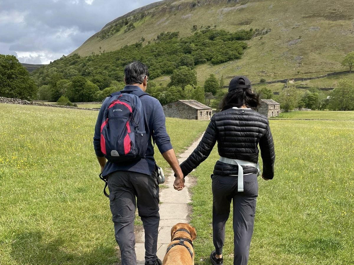 RishiSunak's tweet image. Lovely weekend with Nova exploring one of our favourite walks, the Muker-Keld circular in beautiful Swaledale - complete with a stop at Kisdon Force waterfall.