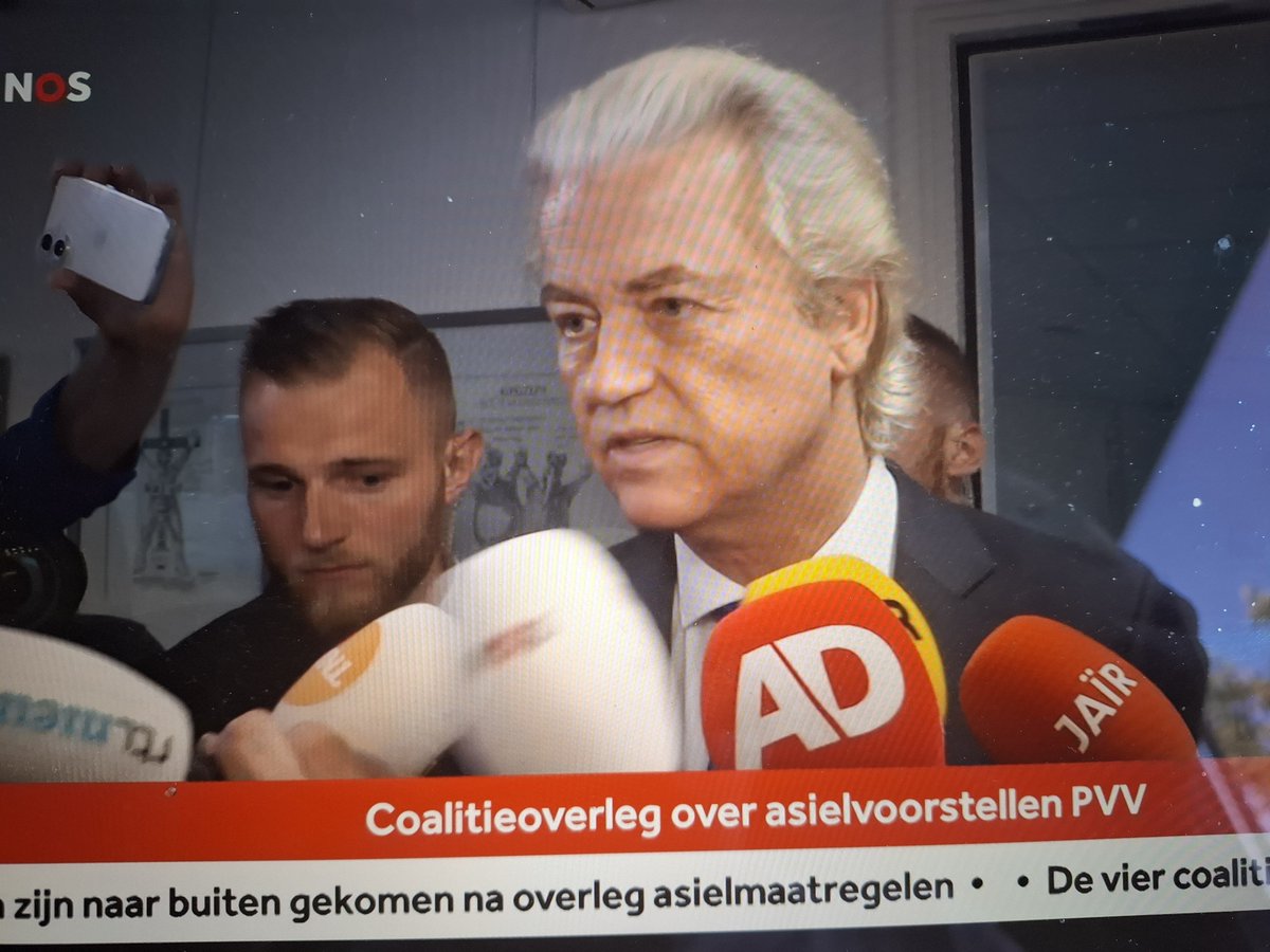 Breaking, kabinet Schoof.
 
Nog een nachtje en dan is Nederland hopeaf van deze incompetente ploeg.