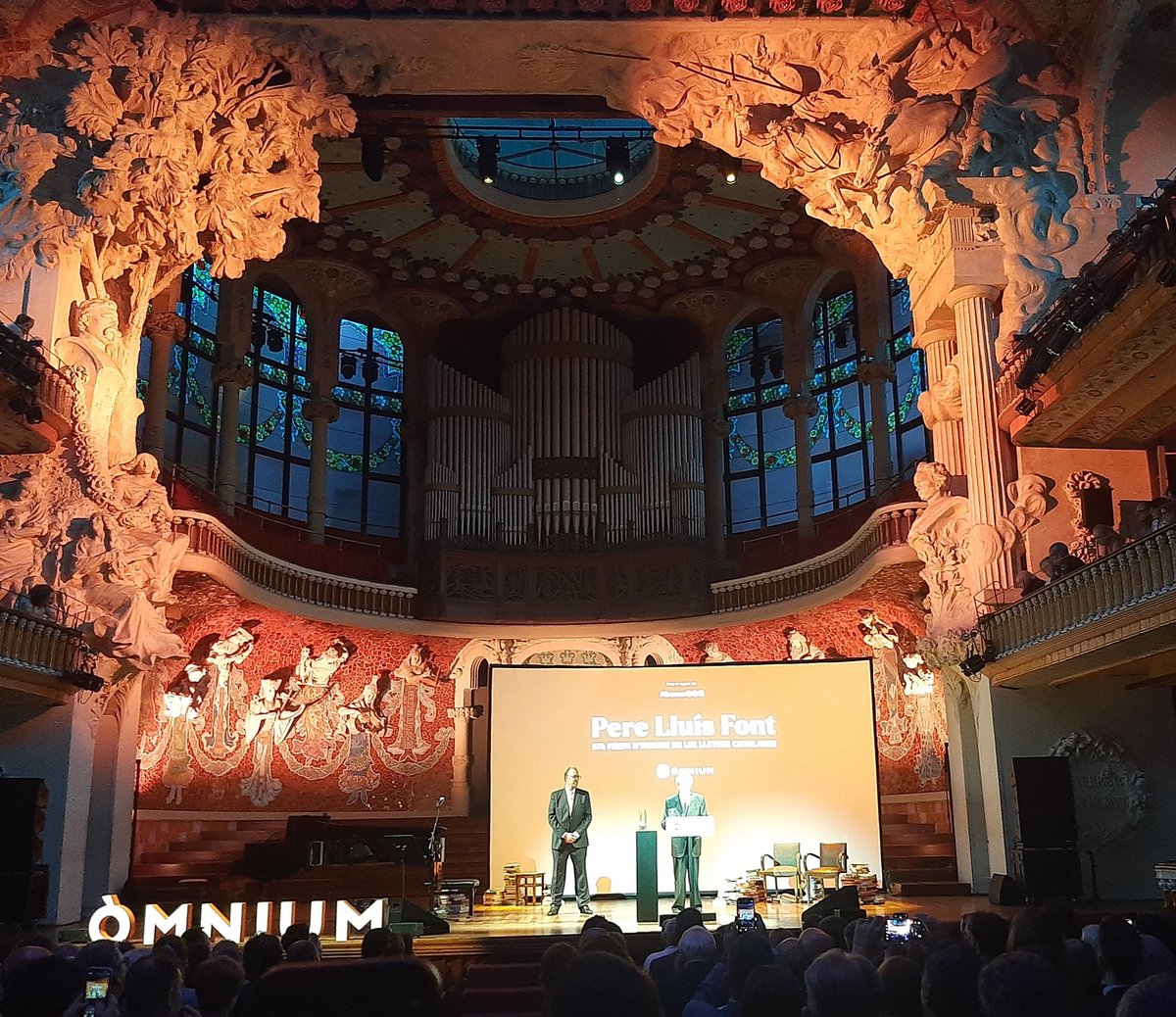 Josep Maria Forné (@josepmforne) on Twitter photo 57è Premi d'Honor de les Lletres Catalanes que atorga <a href="/omnium/">Òmnium Cultural</a> al <a href="/palaumusicacat/">Palau de la Música Catalana</a> a PERE LLUÍS FONT. Entendre és un dels plaers més grans. Ajudar a entendre és quasi fer el cim. Gràcies mestre per permetre'ns gaudir-lo ! 57è Premi d'Honor de les Lletres Catalanes que atorga <a href="/omnium/">Òmnium Cultural</a> al <a href="/palaumusicacat/">Palau de la Música Catalana</a> a PERE LLUÍS FONT. Entendre és un dels plaers més grans. Ajudar a entendre és quasi fer el cim. Gràcies mestre per permetre'ns gaudir-lo !