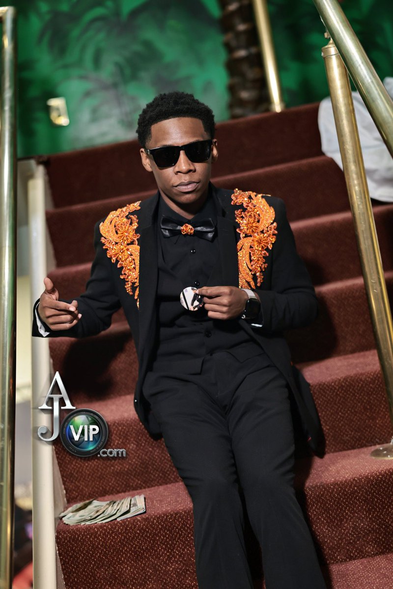 K3MONEY44's tweet photo. I’m outta jail It’s been 12 years since I seen the daylight #co25 #snodat #diditformyppl https://t.co/ZwmEZkH5rG