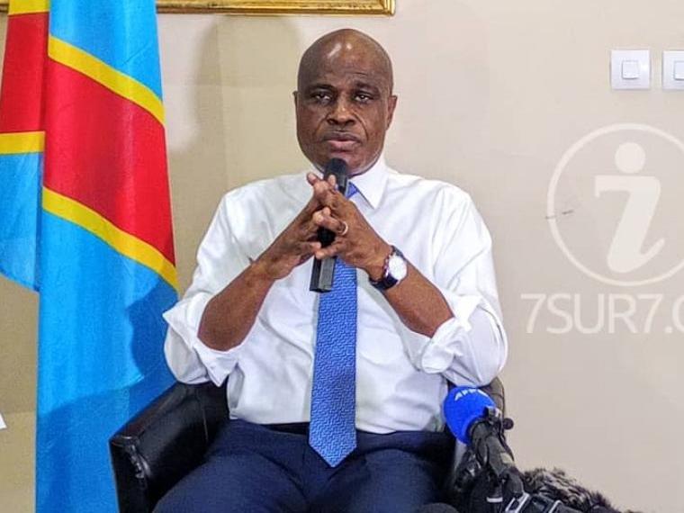 Pourquoi Martin Fayulu peut- il  perdre bcp d énergies a cause de rencontrer le président Félix,pendant qu'il se rencontre très souvent 
Tous ces scandales de corruptions qui sont devenus monnaie courante.ne sont - ils pas aussi à la base de la faillite de la RDC