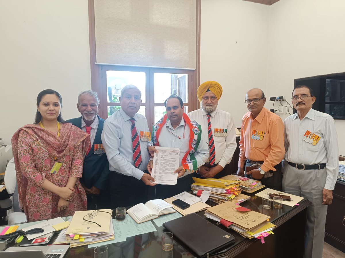 A 5 member delegation of Alliance met Sh Abhijit Sinha, Additional Secretary Police II MHA &amp; gave memorandum of demands for the welfare of #CAPF officers and men. The meeting took place in a very cordial manner &amp; he assured of +ve actions. Ms Juhi Verma Director was also present