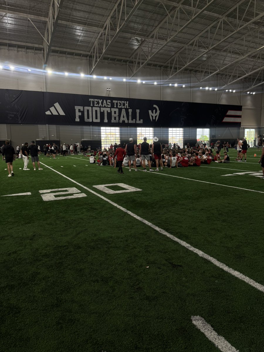 Francisco_Rdz79's tweet image. Had a great time at the Texas tech camp learned a lot! Thank you @ClayMcGuireTTU for the coaching and @jkbtjc_53 for the invite!! @TexasTechFB
#FAST @castillo_ac @CoachSGonzo @FerrisFB_