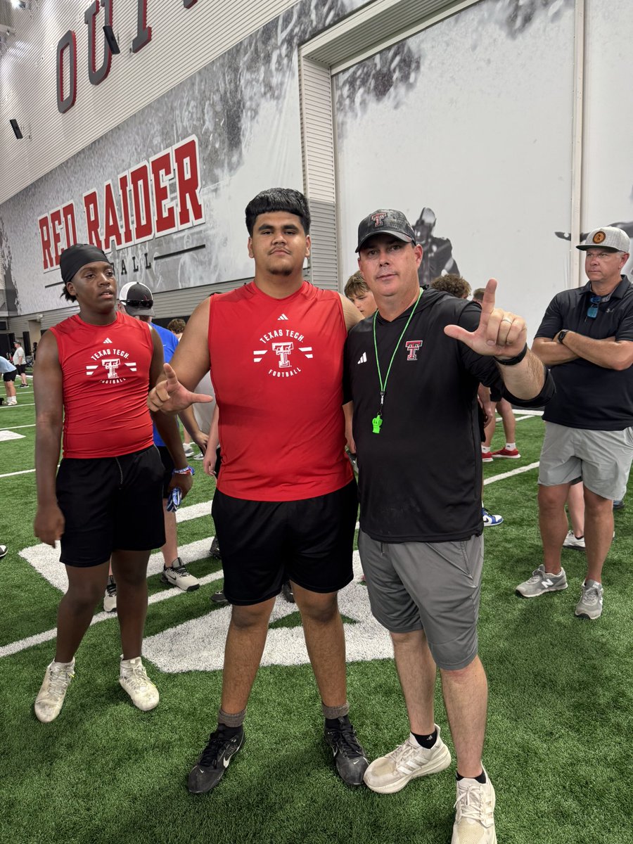 Francisco_Rdz79's tweet image. Had a great time at the Texas tech camp learned a lot! Thank you @ClayMcGuireTTU for the coaching and @jkbtjc_53 for the invite!! @TexasTechFB
#FAST @castillo_ac @CoachSGonzo @FerrisFB_