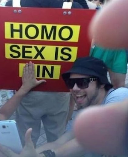 Todos los años acaba varias veces esta foto entre mis menciones.

Es LITERAL mi ALTERNO.

Y conociéndome seguro que la versión mala soy yo 💀