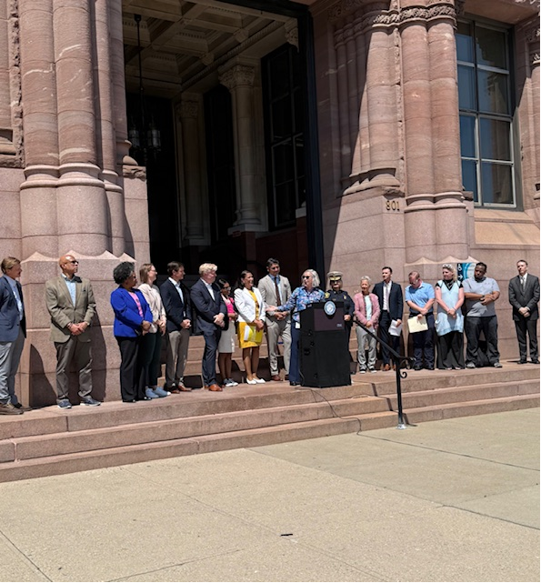 ccc_jeffreys's tweet image. Today&apos;s Pride Flag raising showed Cincinnati’s commitment to being a welcoming and inclusive city for all. Regardless of our differences, everyone deserves to feel accepted and valued.