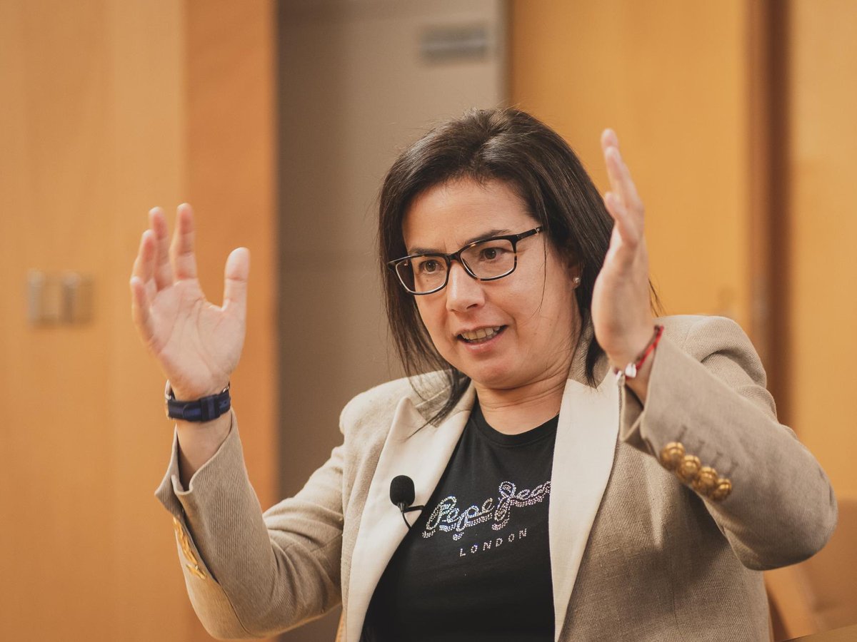 Creo firmemente en que tenemos que introducir un término en nuestro vocabulario político para hacer referencia a las charos del PP, también muy comunes, poco comentadas y prácticamente igual de acríticas e irracionales que las del PSOE…

Yo propongo uno, LAS MERCHES