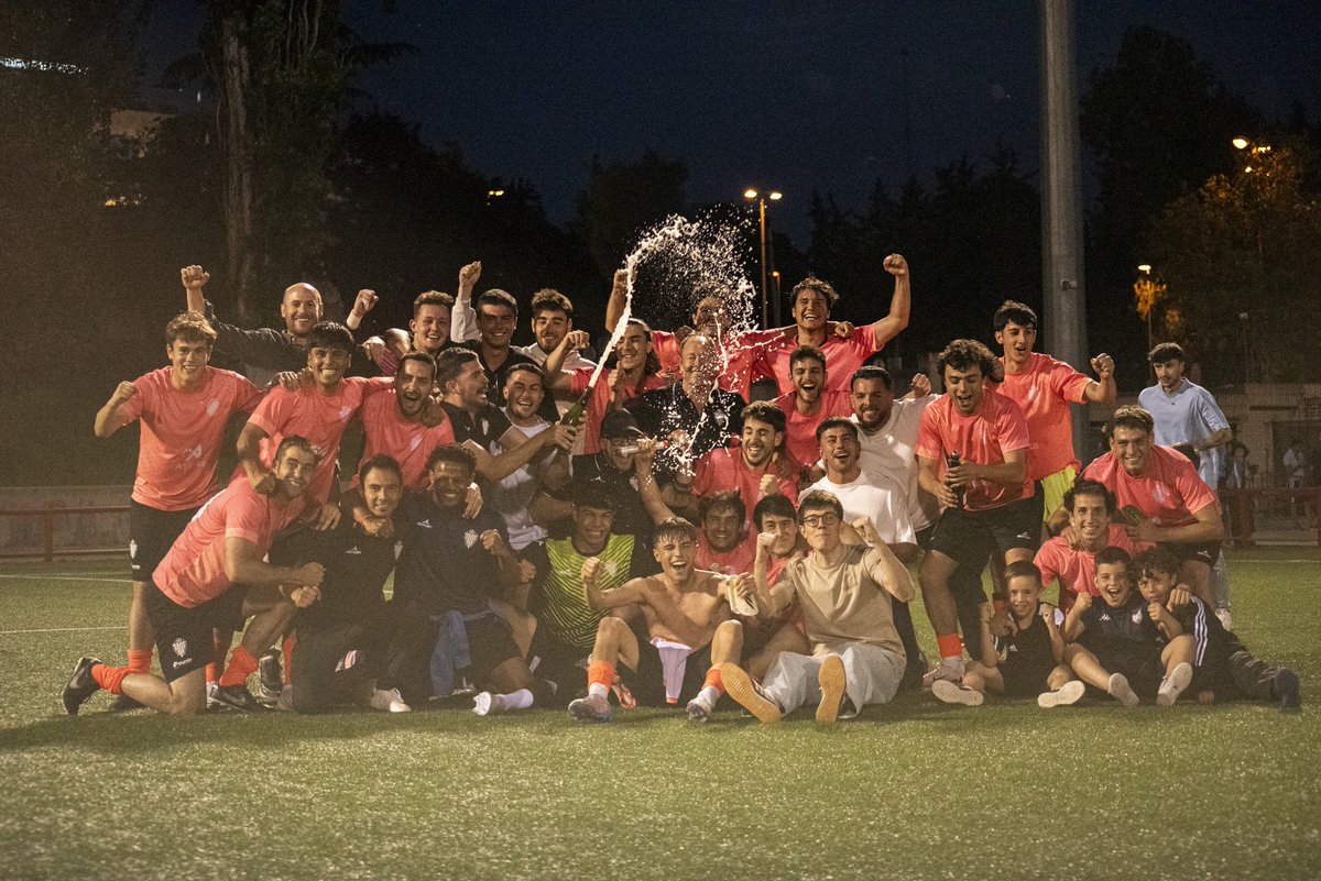 Ricky_AlvarezM's tweet photo. Hasta aquí esta maravillosa etapa al frente del Primer Equipo @SportingDeHorta. No pudimos culminar la última jornada como campeones de liga, pero dejamos este equipo en Primera División Autonómica.

Gracias a todos los que habéis contribuido a hacer esto realidad.

Yo lo soñé 🌹 https://t.co/dvxG0d0a5E