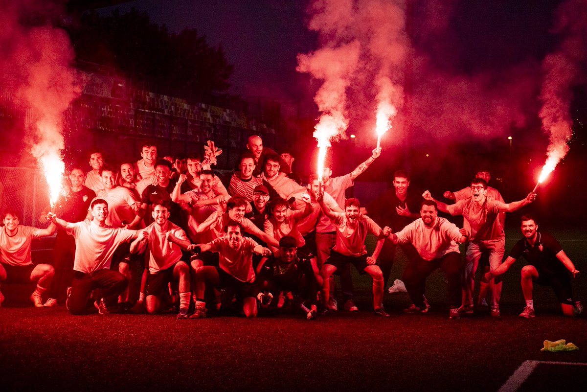 Ricky_AlvarezM's tweet photo. Hasta aquí esta maravillosa etapa al frente del Primer Equipo @SportingDeHorta. No pudimos culminar la última jornada como campeones de liga, pero dejamos este equipo en Primera División Autonómica.

Gracias a todos los que habéis contribuido a hacer esto realidad.

Yo lo soñé 🌹 https://t.co/dvxG0d0a5E