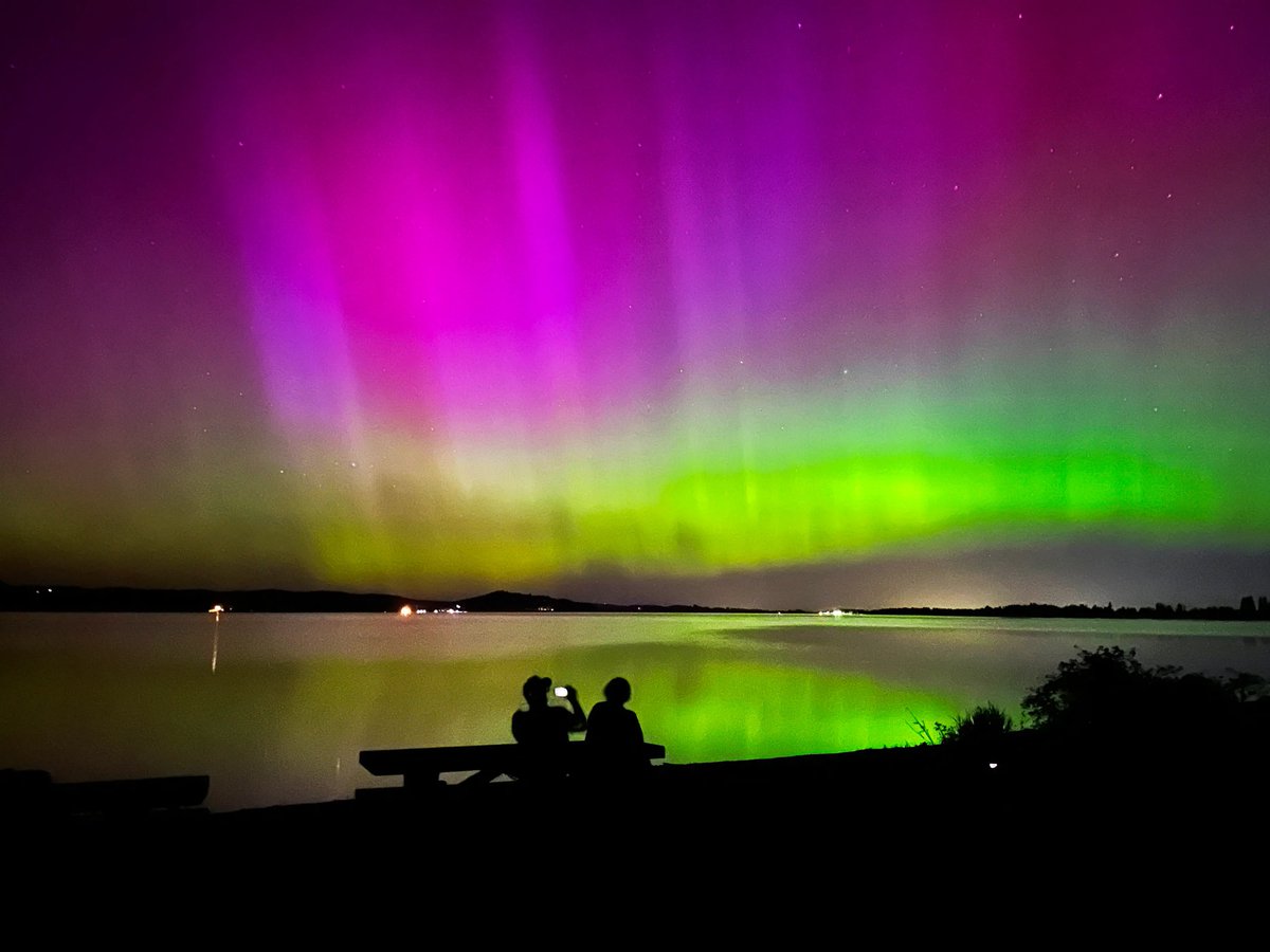 MarioNawfal's tweet image. 🇺🇸NATURE’S LIGHT SHOW: NORTHERN LIGHTS COULD LIGHT UP U.S. SKIES AGAIN

The northern lights could bring a 2nd night of color to U.S. skies today.

These glowing waves of green, pink, and purple usually stay in faraway places like Alaska, but this time states like Montana, North…