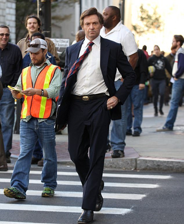 hughjackbr's tweet photo. 🎬📸🎬 | Hugh como o carismático político Gary Hart nos bastidores do filme "O Favorito"(2018). 

Lembrando que o filme está disponível na Netflix. Vale muito a pena assistir. #HughJackman #TheFrontRunner https://t.co/grtSErh1r5
