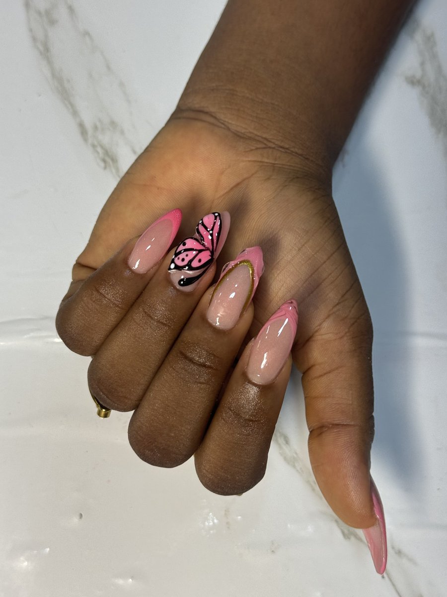 thegoldendeby's tweet photo. I’m a nail tech and this is how I communicate🤭💅 https://t.co/5DcDJZ9AxJ