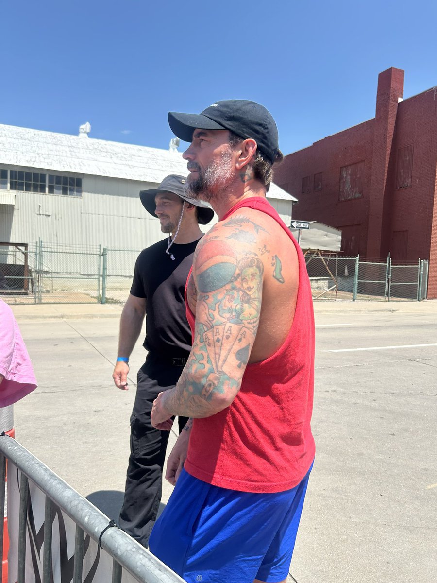 punkerstime's tweet photo. god he is so fine https://t.co/iEZLRic44n