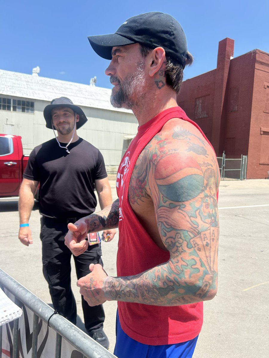 punkerstime's tweet photo. god he is so fine https://t.co/iEZLRic44n