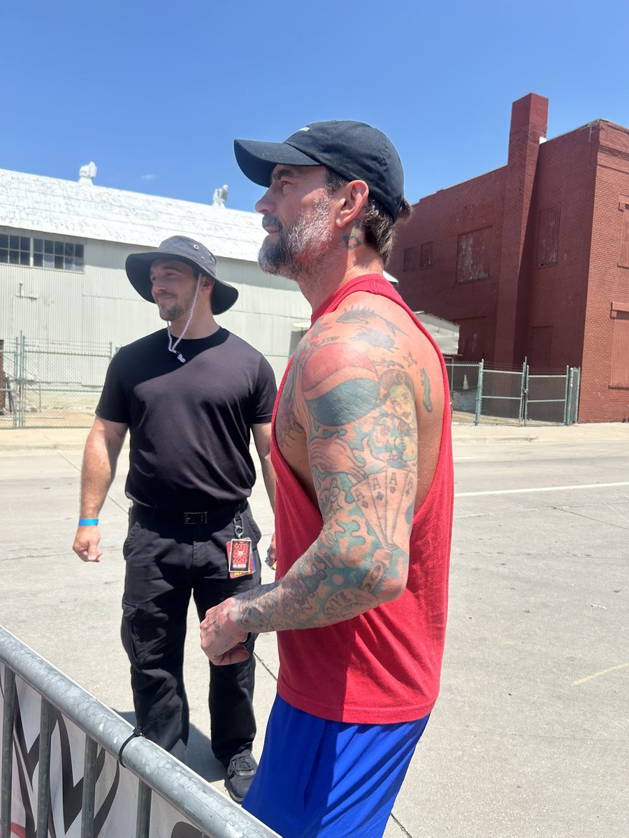 punkerstime's tweet photo. god he is so fine https://t.co/iEZLRic44n