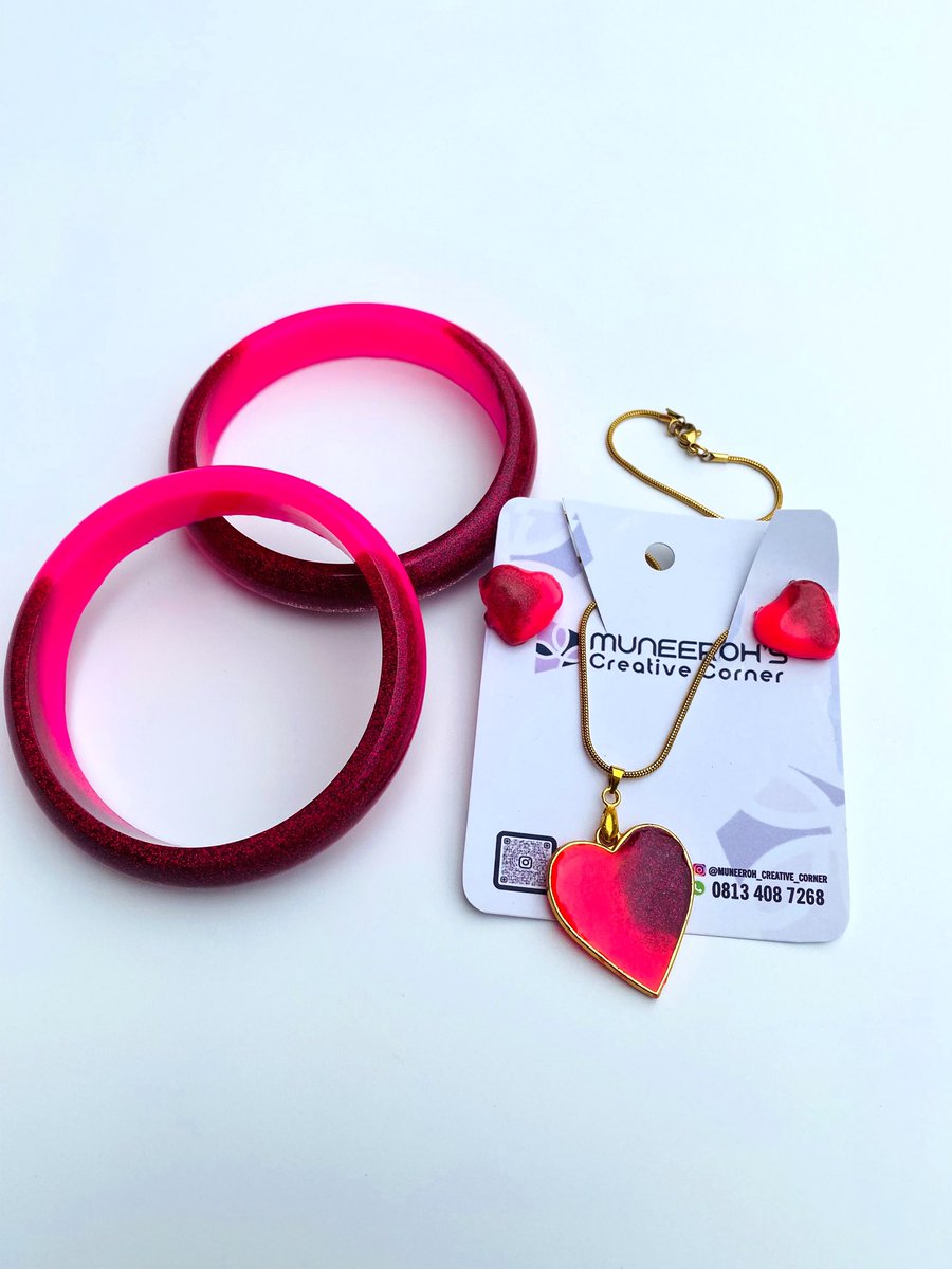 Please retweet when you see this. 

Pretty in Pink 💕
This pink set is giving luxury, love, and a little bit of magic. Made to make you feel beautiful, confident, and oh-so-you.

Treat yourself or a loved one because pink never goes out of style!