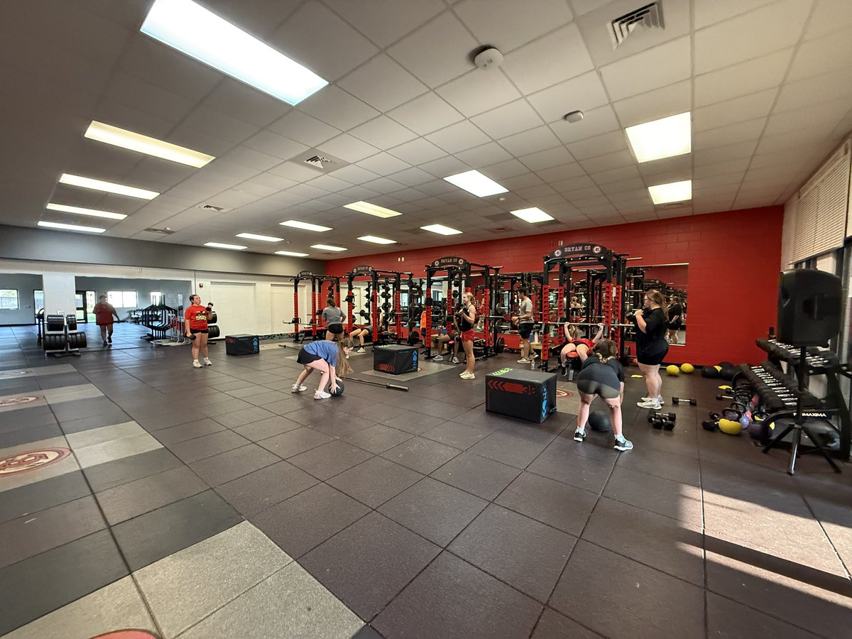 BCladyredskins's tweet photo. Redskins rising and grinding this morning! Let’s Go! 💪🏼🥎 https://t.co/AhpPJHMtML