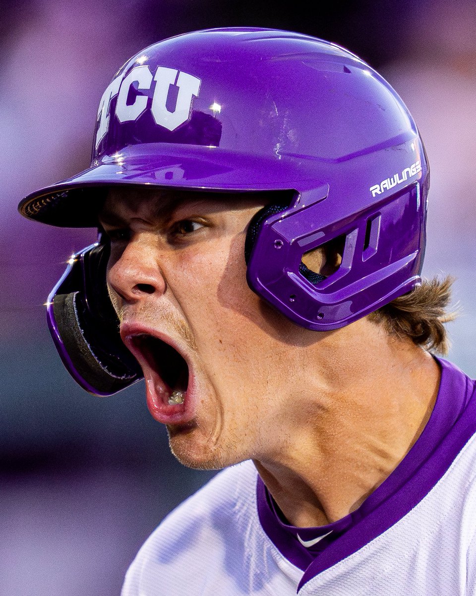 dylanbayles_'s tweet photo. frog ball 🐸⚾️ https://t.co/iADBejYlpT