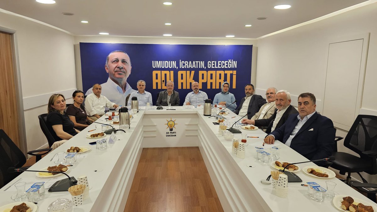 İstişare Heyeti yönetimimizin himayesinde, “Geçmişin Tecrübesi, Geleceğin Enerjisi” başlıklı Üsküdar Teşkilat Çalıştayı, onüçüncü grubumuzda yer alan değerli büyüklerimizle gerçekleşti.

Üsküdar’ımıza hayırlı olsun.

Davetimize icabet eden kıymetli başkanlarımıza, büyüklerimize
