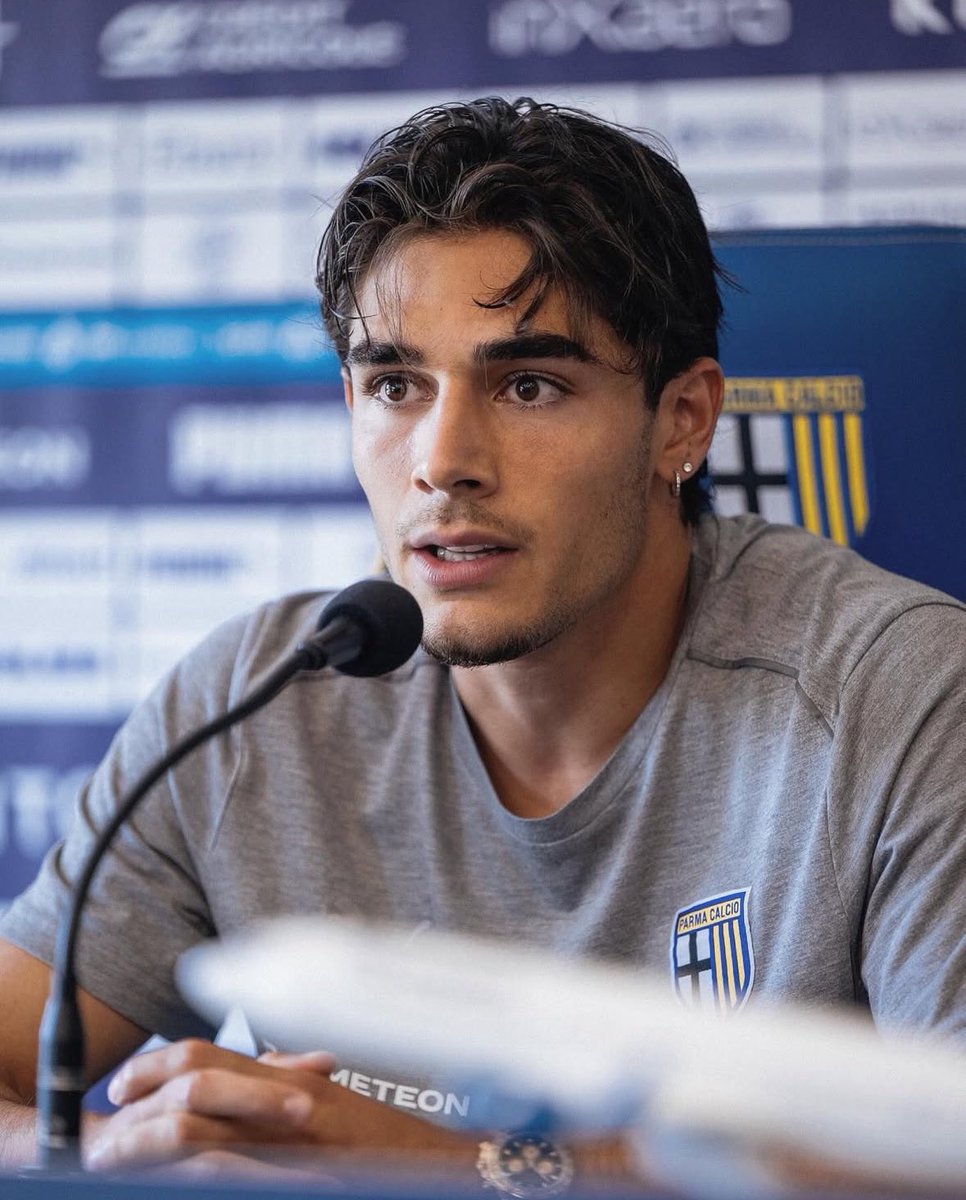 greedcyo's tweet image. in another universe i need he born as actor