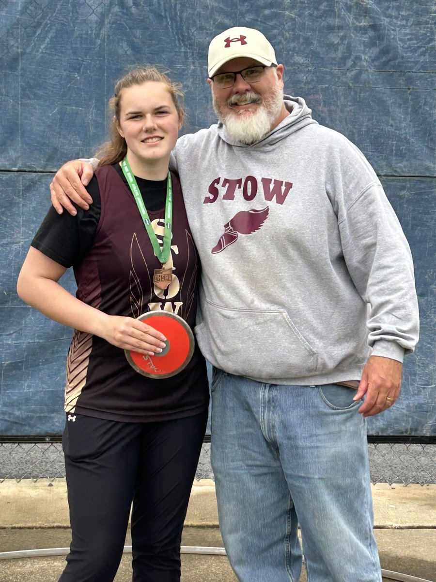 Congratulations to Cammie Densevich for qualifying to the OHSAA Division 1 State Championship Meet! Cammie threw a personal best of 128’ 7” to place 3rd at the regional meet.