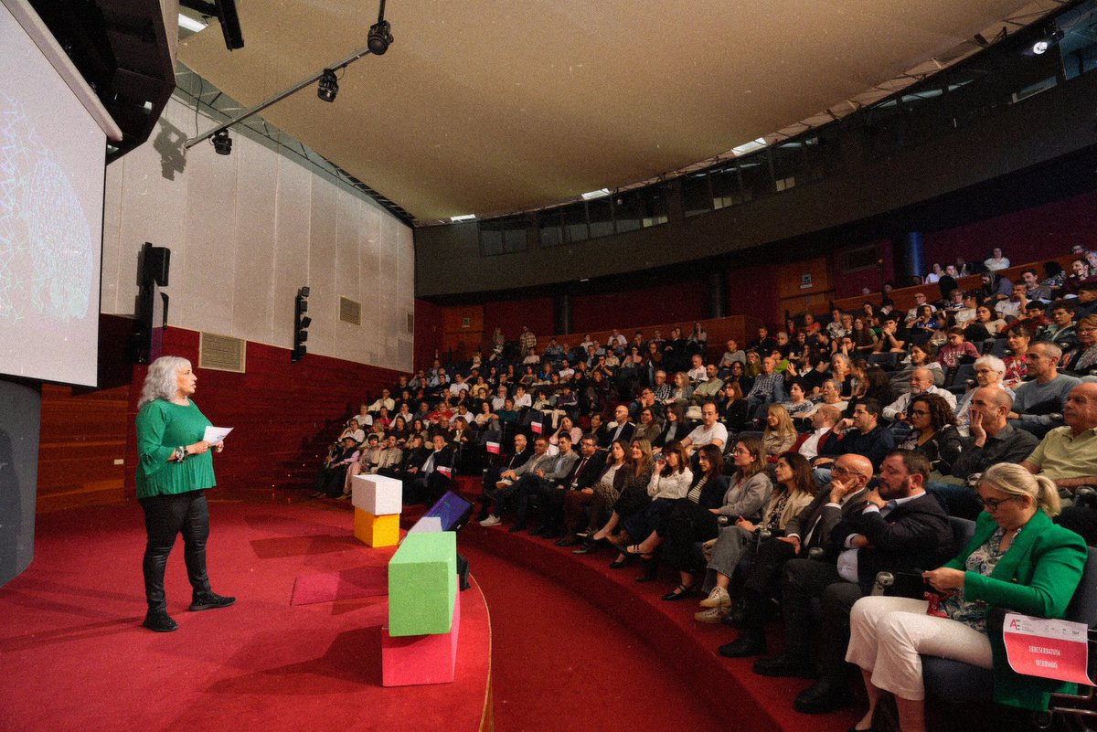 jjggalava's tweet photo. Batzar Nagusietako hainbat ordezkari izan dira #ekinday @alavaemprende -k antolatutako ekitaldian.
Representantes del parlamento alavés han participado en el #ekinday, escaparate del emprendimiento alavés.
#araba @Araba @BICAraba @VitalFundazioa @vitoriagasteiz https://t.co/umeMKT20LC