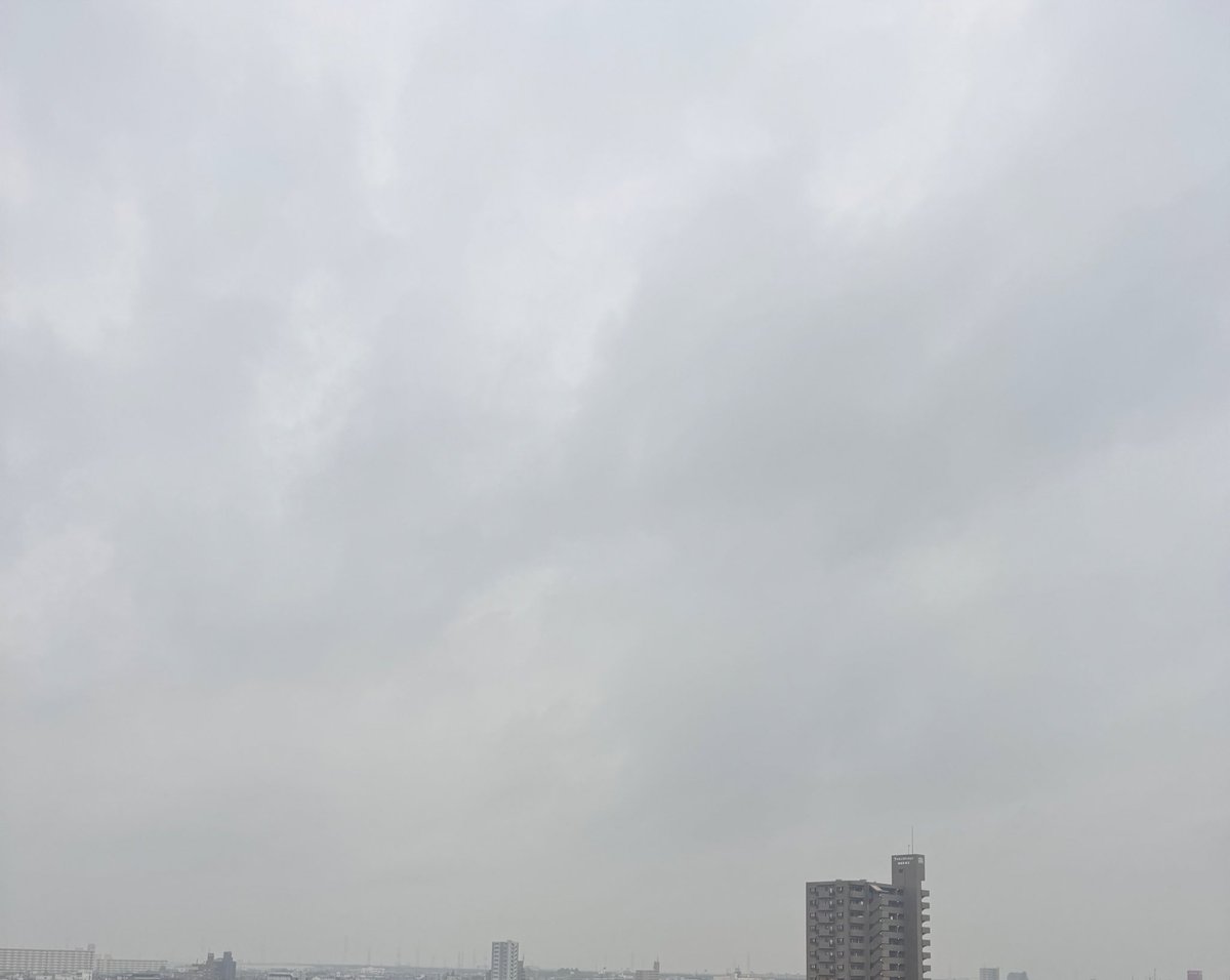 レイニー火曜日☔️
足元お気をつけて✨

湿気で体が疲れやすくなります😌
深呼吸して参りましょ🌿

#イマソラ