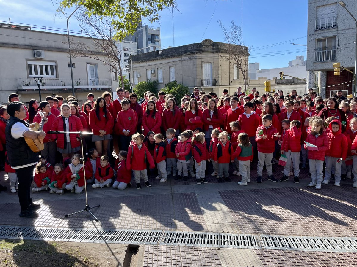 nmathieuok's tweet photo. Acompañamos a la Sociedad Italiana en la celebración por el 79° Aniversario de la República Italiana. ¡Saludamos a su comunidad en la ciudad y a todos los paranaenses descendientes de italianos! https://t.co/IdEIiQPvPh