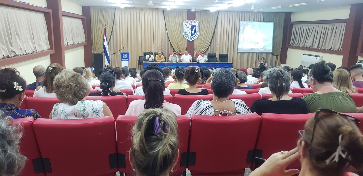 Intercambio del Director de ETECSA en la provincia con trabajadores y estudiantes de la #45UCMCamagüey, para aclarar dudas sobre las nuevas medidas comerciales implementadas.

#PorCamagüeyTodo