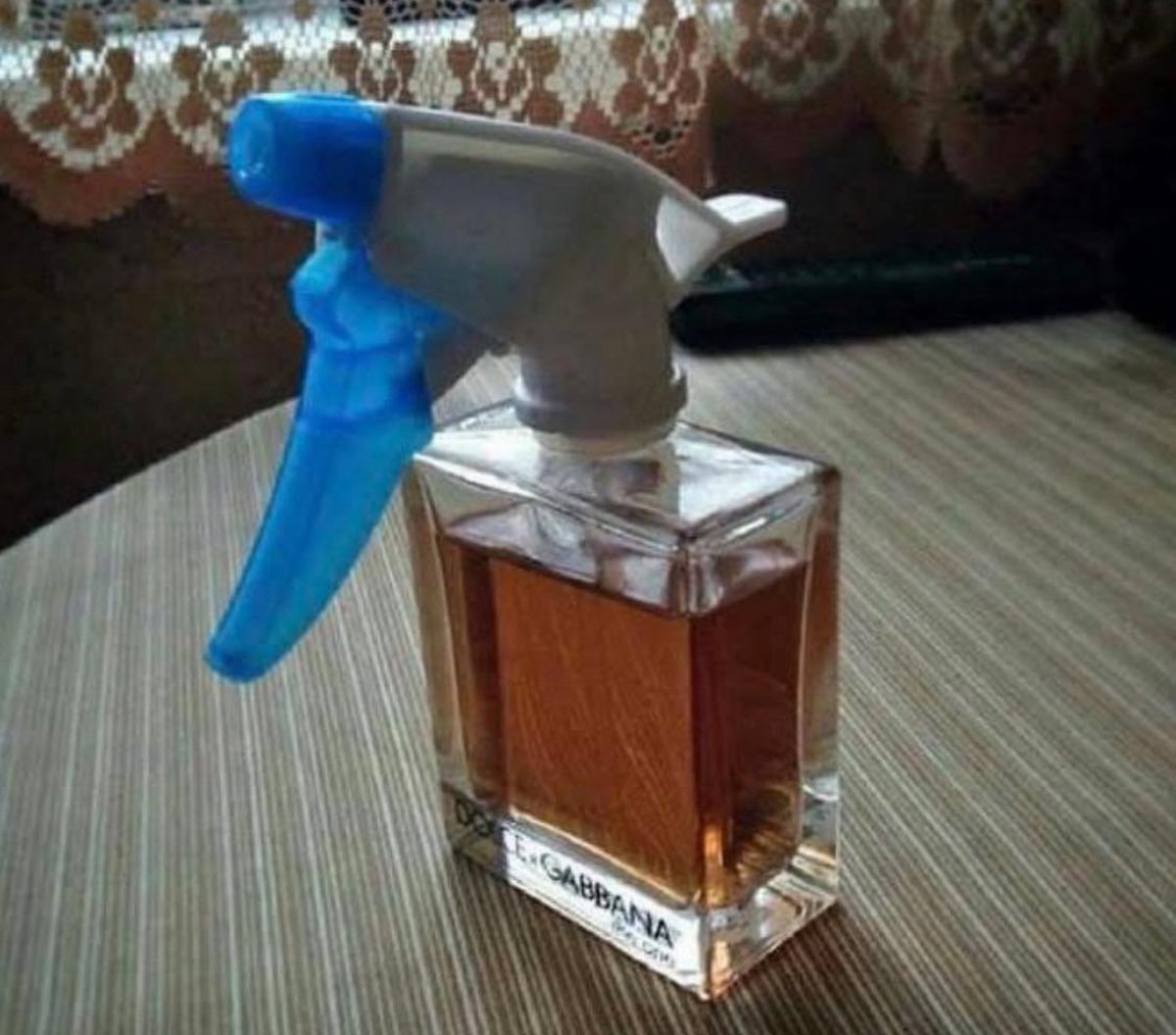 Se le rompió el atomizador original así que decidí ponerle este y jala perfecto.