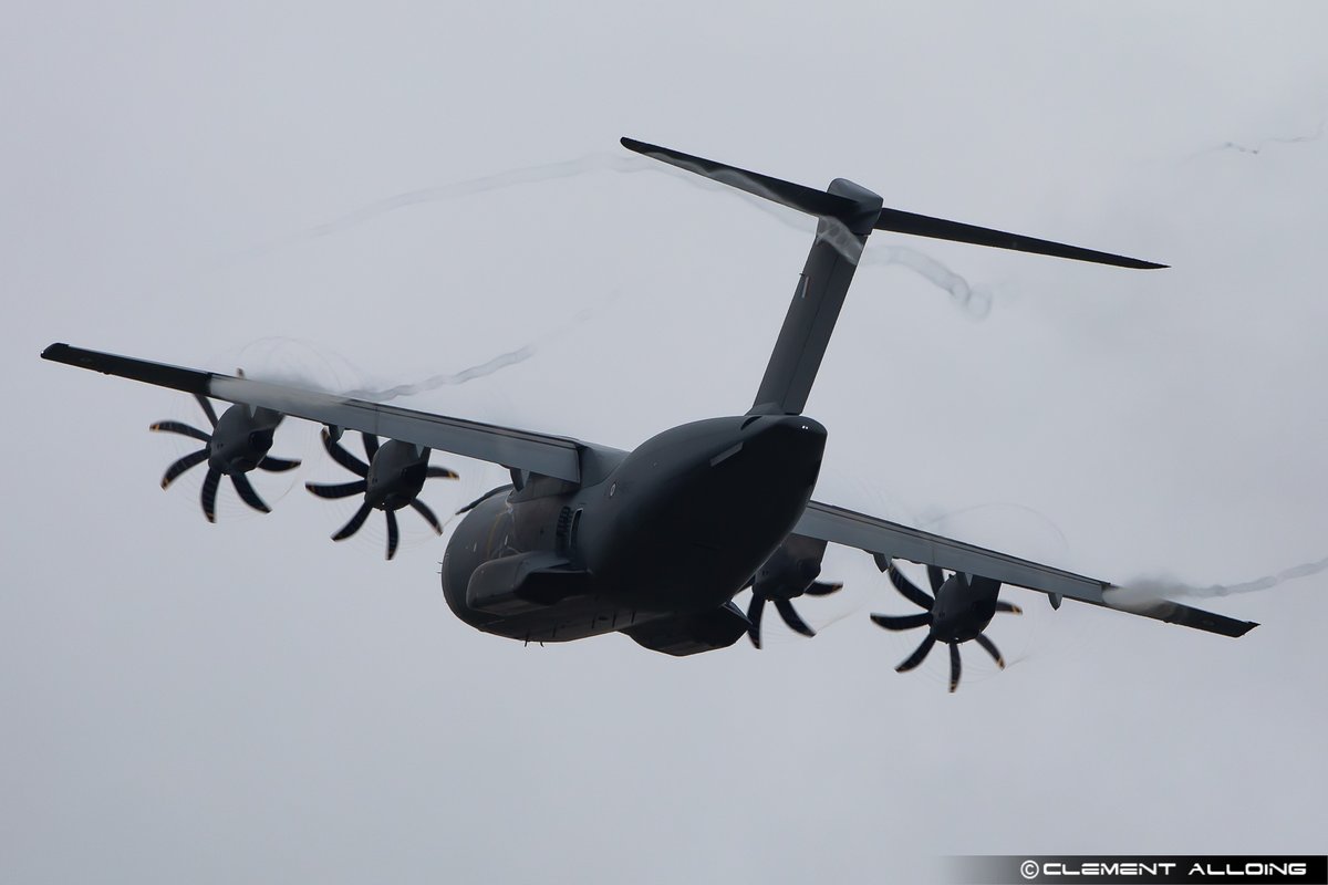 Clément Alloing (@calloing) on Twitter photo Some military training over my housse today !! French Army with their #Grizzly #Airbus #A400m <a href="/Armee_de_lair/">Armée de l'Air et de l'Espace</a> #Avgeeks #Avgeek #FRBAT Some military training over my housse today !! French Army with their #Grizzly #Airbus #A400m <a href="/Armee_de_lair/">Armée de l'Air et de l'Espace</a> #Avgeeks #Avgeek #FRBAT