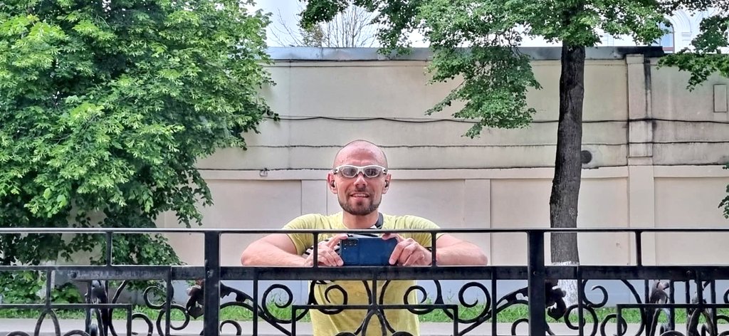 Побегал, вымучил злобу накопившуюся за день, на обратном пути правда пришлось припустить немного из-за слёз сына, скорее бы он подрос, чтобы брать его с собой