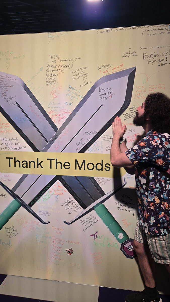 Finally back home! I can't believe it's over #TwitchConEU was dope! My first &amp; not my last

It was amazing seeing all my EU twitch homies! Gotten me keen to get my ass into gear to see the Aus crew later in the year

<a href="/Cimmanomttv/">Cimmanom</a> <a href="/xKillipso/">Killipso</a> &amp; <a href="/Kaboomkin_/">Boomie_XVX</a> Mods - you the goats fr